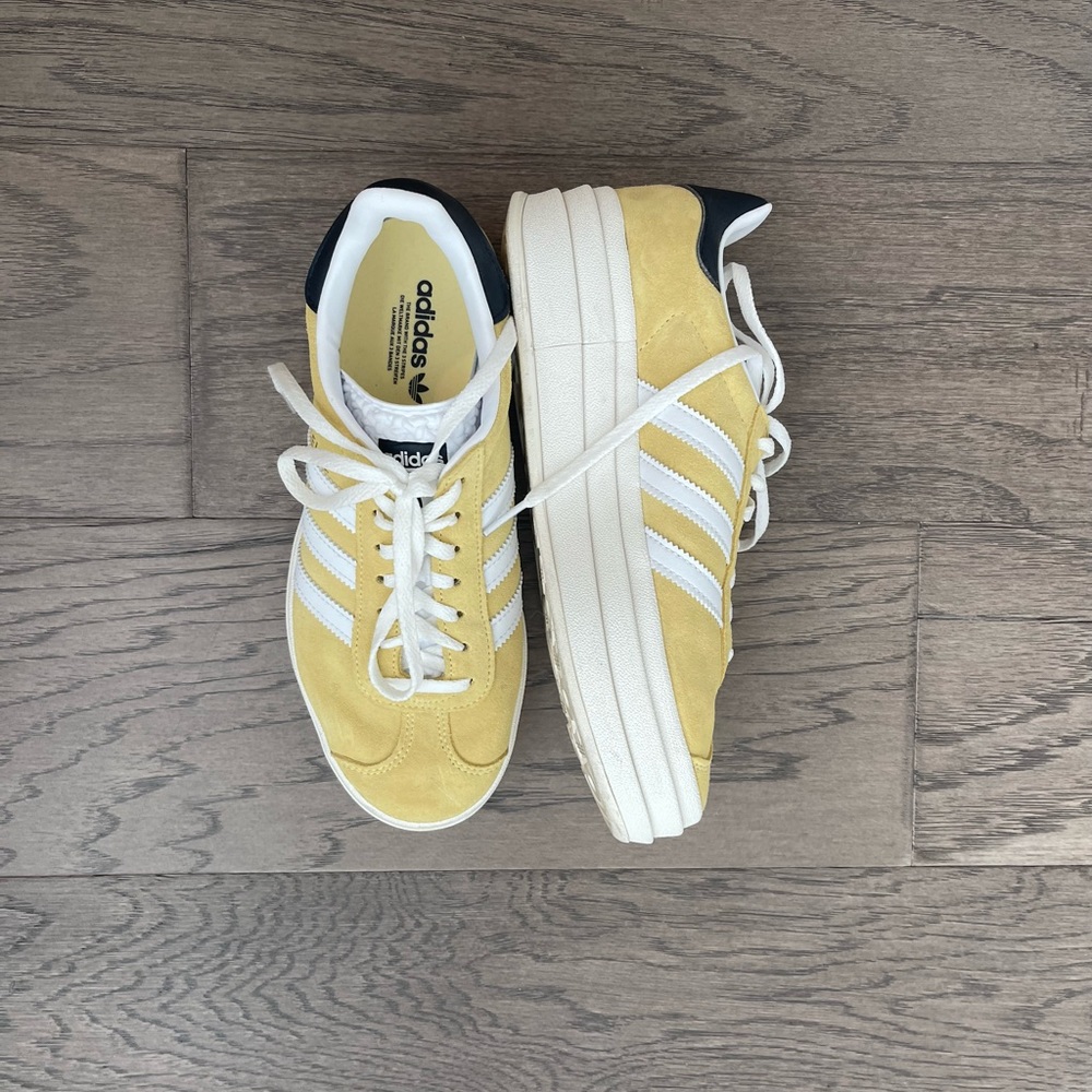Adidas Gazelle tennis shoes
